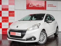 Branco Usado 2016 Peugeot 208 Allure Citadino | € 8.990 (Preço justo)