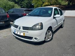 Branco Usado 2003 Renault Clio II Citadino | € 2.990 (Preço justo)