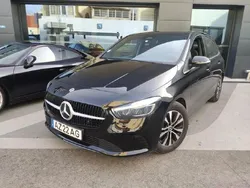 Preto night Usado 2023 Mercedes B180 Monovolume | € 40.900 (Preço justo)
