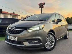Cinza Usado 2018 Opel Zafira Dynamic Monovolume | € 13.850