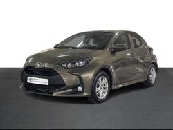 Bronze (pintura metalizada) Usado 2024 Toyota Yaris Comfort | € 24.750