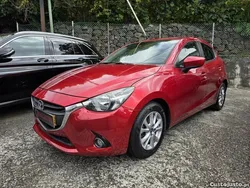 Vermelho Usado 2015 Mazda 2 Evolve | € 7.900
