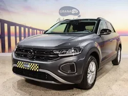 Cinza Usado 2024 VW T-Roc Life SUV | € 31.950 (Preço elevado)
