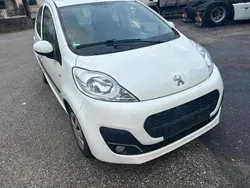 Branco Usado 2012 Peugeot 107 Citadino | € 6.000
