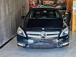 Preto Usado 2014 Mercedes B180 Urban Monovolume | € 14.990 (Preço elevado)