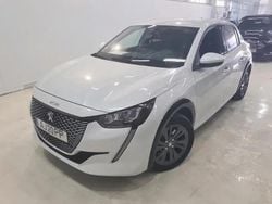 Branco Usado 2021 Peugeot e-208 Allure Citadino | € 14.990 (Preço justo)