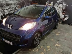 Azul Usado 2010 Peugeot 107 Citadino | € 4.800 (Preço justo)