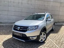 Cinzento Usado 2014 Dacia Sandero Stepway Citadino | € 9.900 (Preço justo)