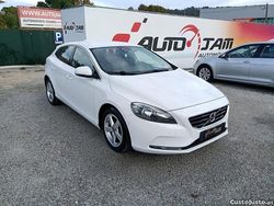 Branco Usado 2014 Volvo V40 Momentum Citadino | € 13.250