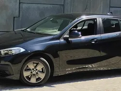 Preto Usado 2019 BMW 118 Comfort Edition Citadino | € 21.990 (Preço justo)