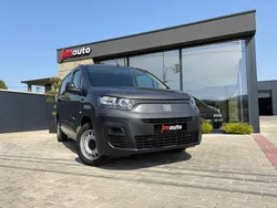 Cinzento Usado 2024 Fiat Doblò Monovolume | € 20.480 (Preço justo)