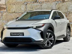 Cinza Usado 2024 Toyota bZ4X SUV | € 34.950 (Preço justo)
