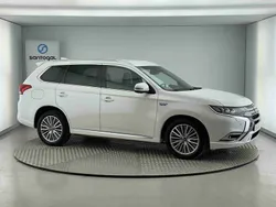 Branco Usado 2019 Mitsubishi Outlander Intense SUV | € 23.490 (Preço elevado)