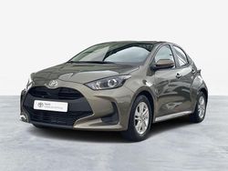 Bronze (pintura metalizada) Usado 2023 Toyota Yaris Comfort Sedan | € 18.250 (Preço justo)