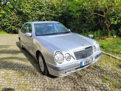 Usado 2002 Mercedes E220 Sedan | € 8.000