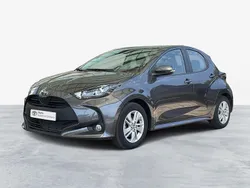 Cinza (pintura metalizada) Usado 2024 Toyota Yaris Comfort | € 24.750 (Bom preço)