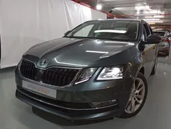 Cinzento Usado 2019 Skoda Octavia Style Sedan | € 13.990 (Preço justo)