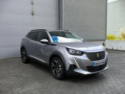 Cinza Usado 2022 Peugeot e-2008 Allure SUV | € 23.849 (Preço justo)