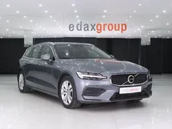 Cinzento Usado 2020 Volvo V60 Momentum Carrinha | € 18.990 (Preço justo)