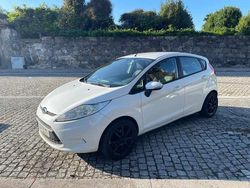 Branco Usado 2010 Ford Fiesta Citadino | € 5.250 (Preço justo)