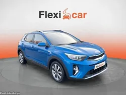Azul Usado 2022 Kia Stonic SUV | € 14.390 (Preço justo)
