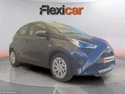 Cinza Usado 2019 Toyota Aygo X-play Citadino | € 10.990 (Preço justo)