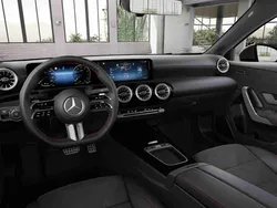 Preto Novo 2025 Mercedes A200 Citadino | € 48.615 (Caro)