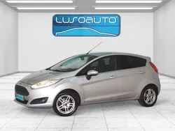 Cinza Usado 2014 Ford Fiesta Titanium Citadino | € 10.900 (Preço justo)