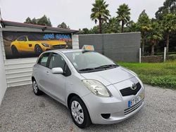 Cinzento Usado 2006 Toyota Yaris Sedan | € 4.250 (Bom preço)