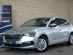 Cinzento Usado 2023 Skoda Scala Ambition Citadino | € 16.750 (Preço justo)