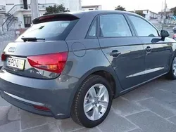 Cinzento Usado 2015 Audi A1 Citadino | € 6.900