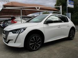 Branco Usado 2023 Peugeot e-208 GT-line Citadino | € 21.500 (Preço justo)