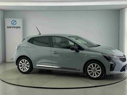 Cinzento Usado 2023 Renault Clio V Evolution Citadino | € 17.200 (Preço justo)