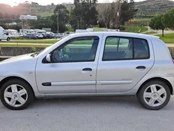Cinzento Usado 2005 Renault Clio II Citadino | € 2.600 (Preço justo)