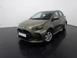 Bronze (pintura metalizada) Usado 2023 Toyota Yaris Comfort Sedan | € 18.250 (Preço justo)