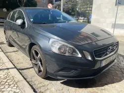 Cinzento Usado 2013 Volvo V60 R-Design Carrinha | € 12.500 (Preço justo)