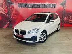 Branco Usado 2020 BMW 225 Active Tourer Sport Line Monovolume | € 21.900 (Preço justo)