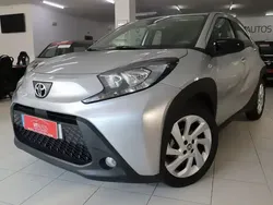 Branco Usado 2023 Toyota Aygo Play Citadino | € 15.990 (Preço justo)