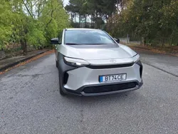 Cinzento Usado 2023 Toyota bZ4X SUV | € 34.000