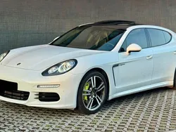 Branco Usado 2013 Porsche Panamera S E-Hybrid Sedan | € 39.990 (Caro)