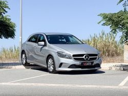 Cinza Usado 2016 Mercedes A180 Urban | € 17.900 (Preço justo)