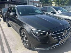 Cinzento Usado 2023 Mercedes E300 Avantgarde Carrinha | € 48.900 (Preço elevado)