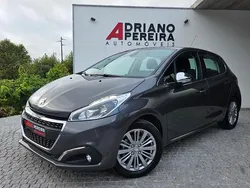 Cinza Usado 2018 Peugeot 208 Style Citadino | € 11.990 (Preço justo)