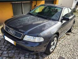 Cinzento Usado 2001 Audi A4 Sedan | € 2.300