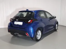Azul (pintura metalizada) Usado 2022 Toyota Yaris Comfort Sedan | € 17.750 (Preço justo)