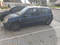 Usado 2004 Renault Clio II Sedan | € 1.200 (Super Preço)