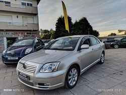 Cinzento Usado 2003 Toyota Avensis | € 4.599