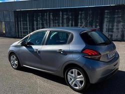 Cinzento Usado 2017 Peugeot 208 Citadino | € 10.300 (Preço justo)