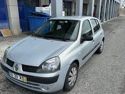 Usado 2004 Renault Clio II Sedan | € 2.300 (Bom preço)