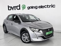 Cinza Usado 2022 Peugeot e-208 Active Citadino | € 17.900 (Preço justo)